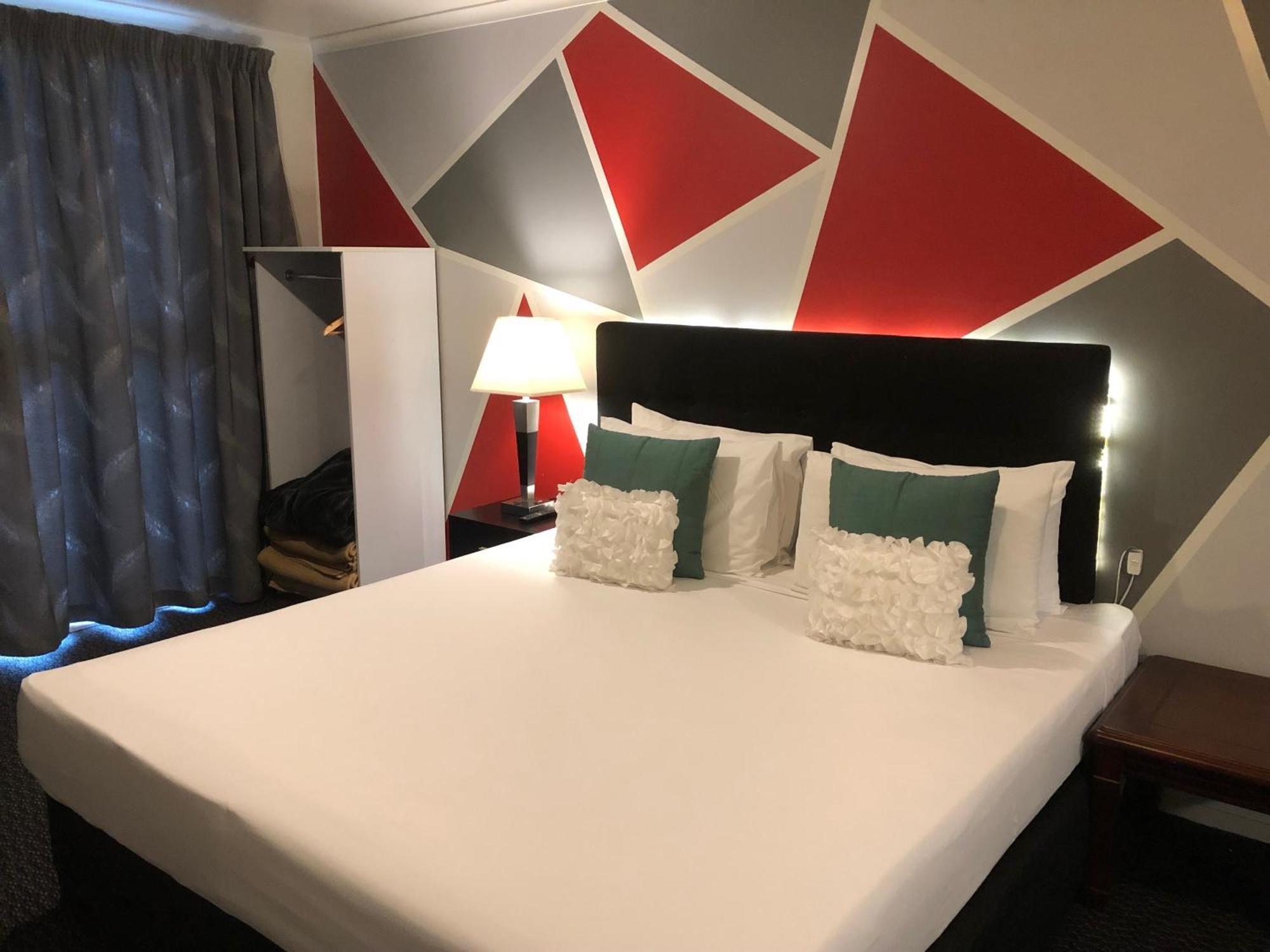 Motel Silver Fern